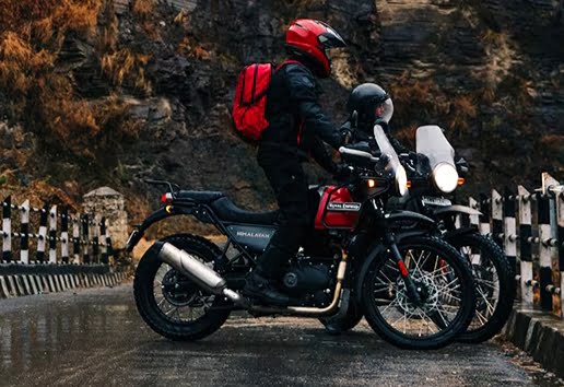 The new Himalayan 452 gets all-LED lighting, a smaller windshield